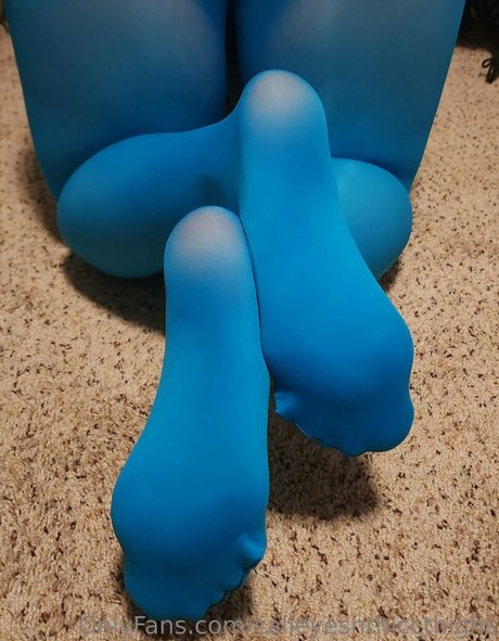 calieyesnthiccthighs nude onlyfans