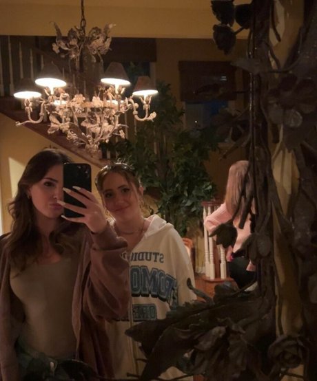 Lexy Kolker desnuda onlyfans