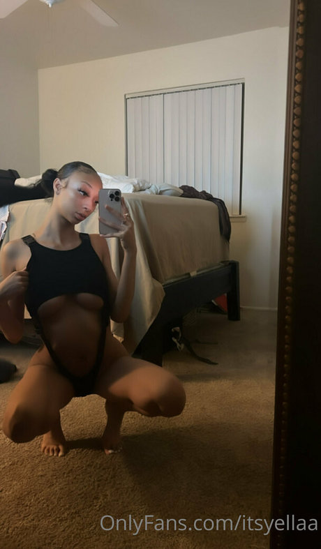 itsyellaa naked onlyfans pics