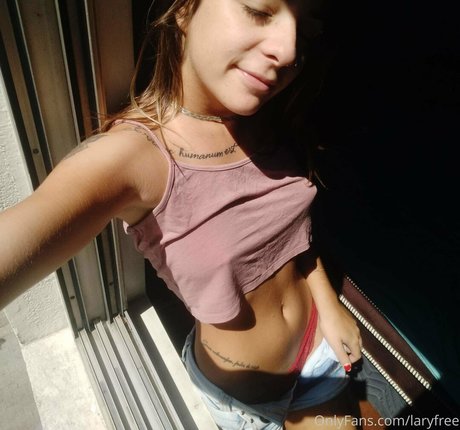 laryfree onlyfans nude photos