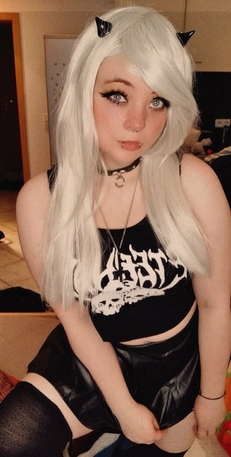 littlescarefox onlyfans leaked nudes