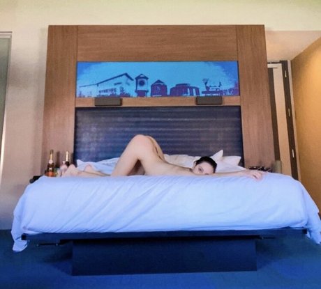 Taylor Weeks onlyfans nude photos