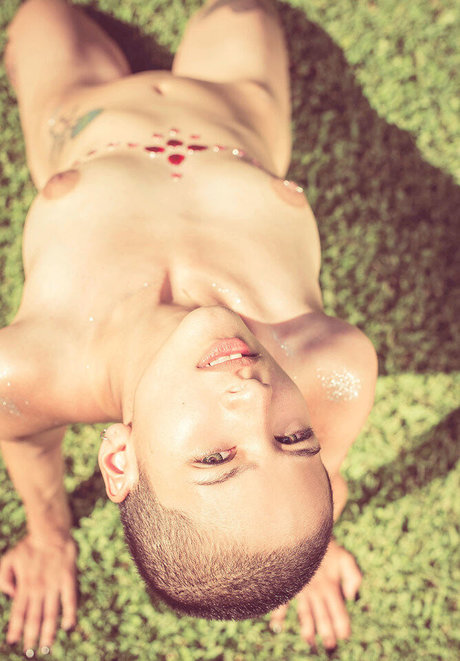 Toxic Mermaid onlyfans strip tease