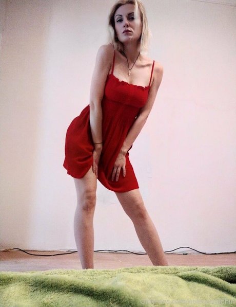 helenadolphin boobs onlyfans