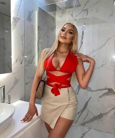 Gabriella Szklarz onlyfans photos