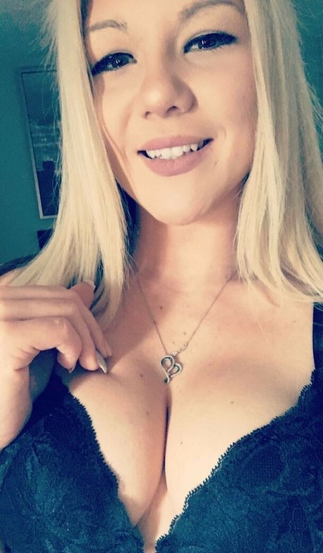 Scarlette James naked onlyfans