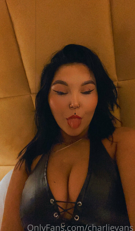 Charli Evans onlyfans nudes leaks