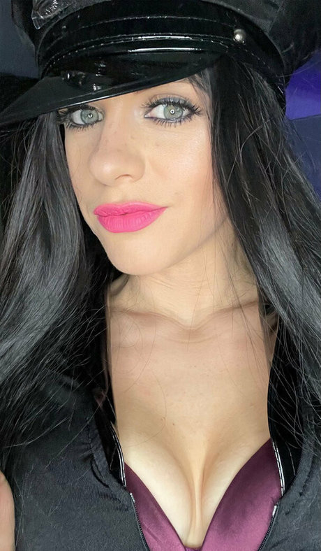 belle hella onlyfans naked leaked