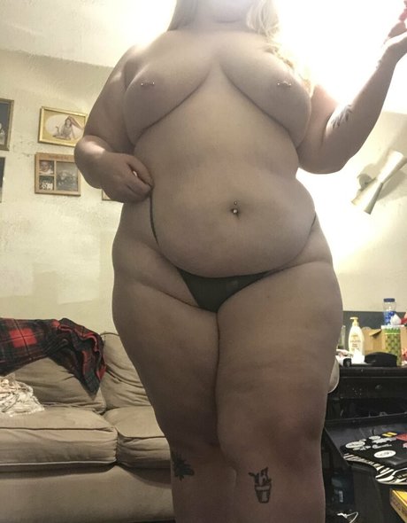 chubbyhannah onlyfans striptease