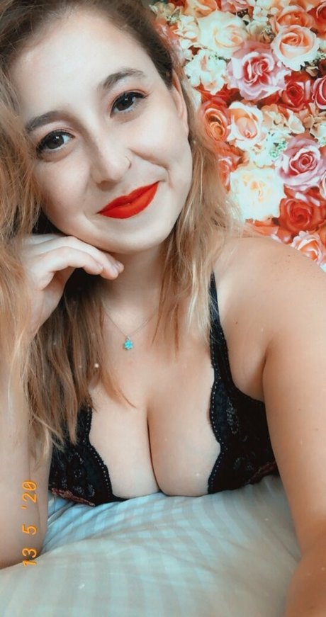 sarahtheslutfree onlyfans nsfw