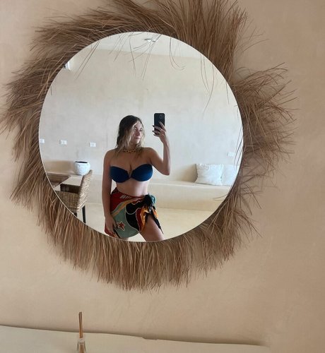 Alexandra Vreeland onlyfans leak