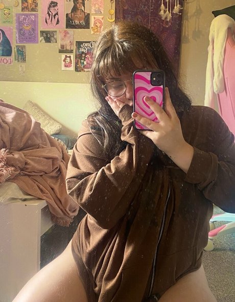 Holyhollyphoebe onlyfans nude pictures