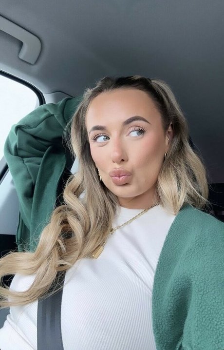 Millie Court ass onlyfans