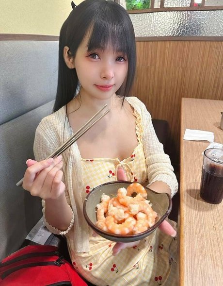 Momocat 0w0 onlyfans nude content