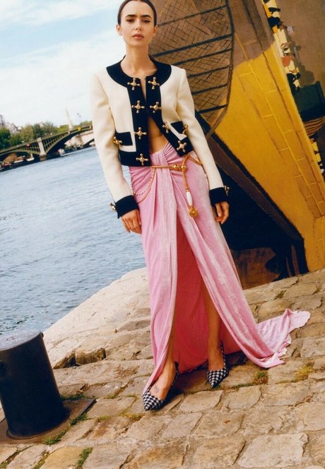 Lily Collins onlyfans leaka