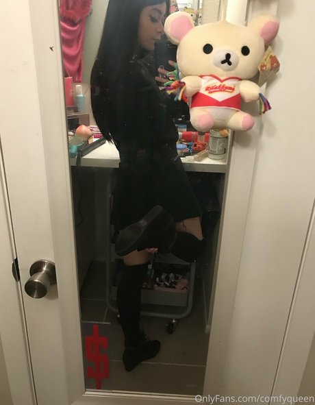 comfyqueen onlyfans photos