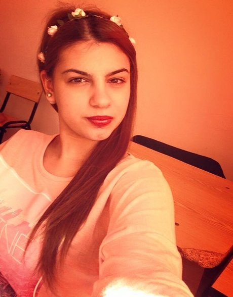 Roberta Ptru topless onlyfans