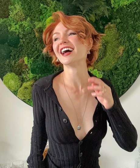 KallMeKris onlyfans leaked.