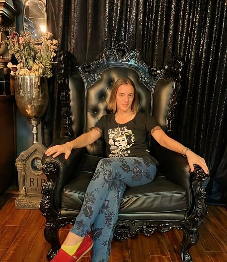 Ashley Victoria Robinson onlyfans leake