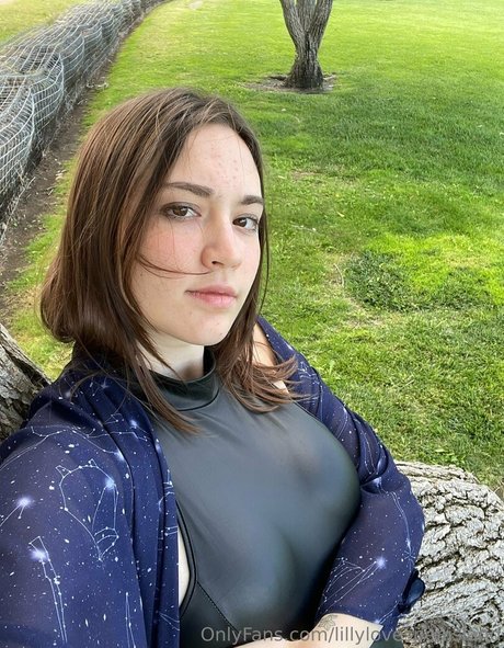 lillylovespenisland onlyfans content