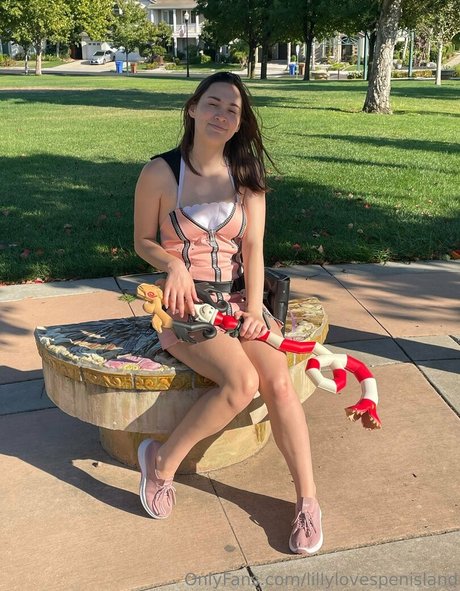 lillylovespenisland onlyfans nsfw