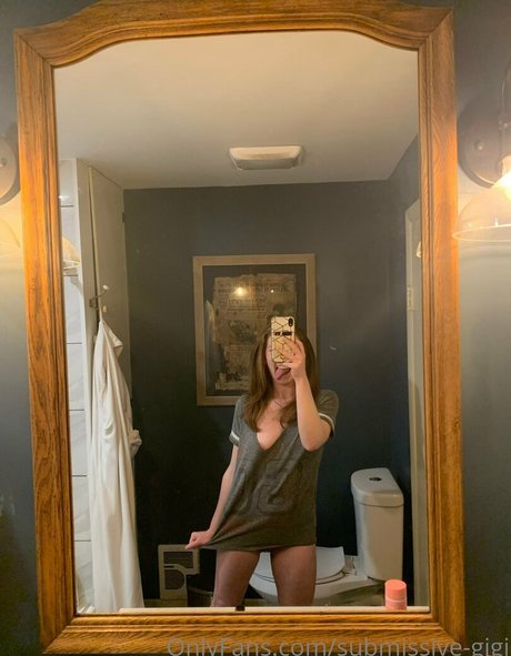 submissive gigi Profile pic