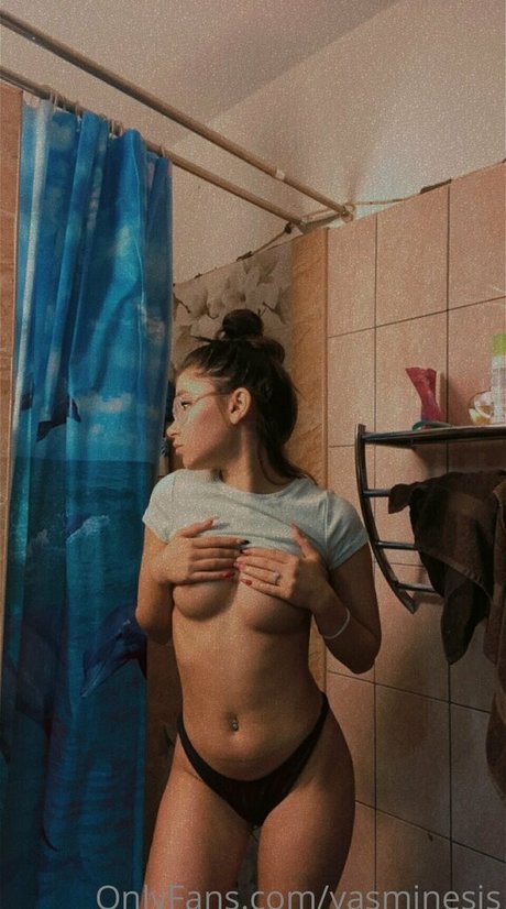 YasMineSis onlyfans posts