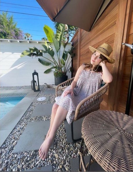 Kaitlyn Dever onlyfans model