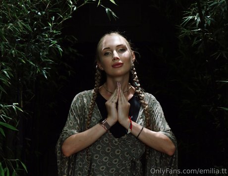 emilia tt onlyfans model photo