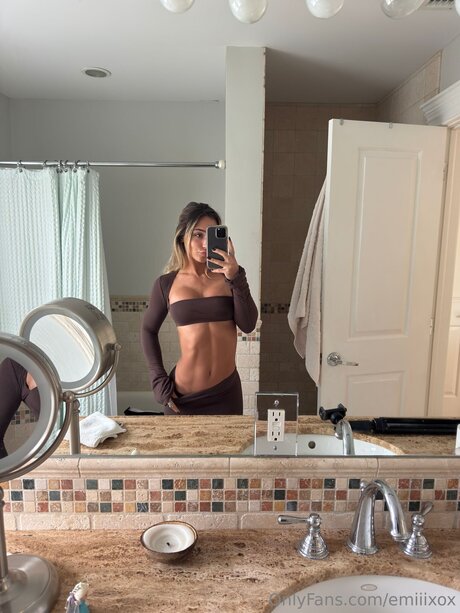 emiiixox onlyfans naked leaks