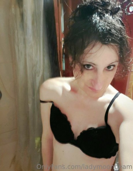 ladymoonbeam only fans pics