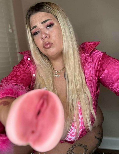 TabbyVonDAMN topless onlyfans