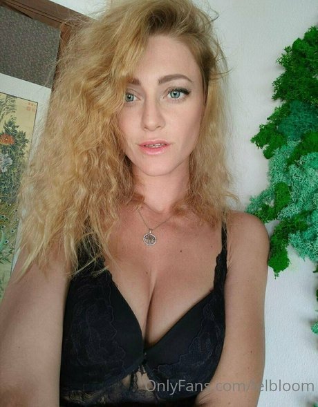 lelbloom onlyfans sexy