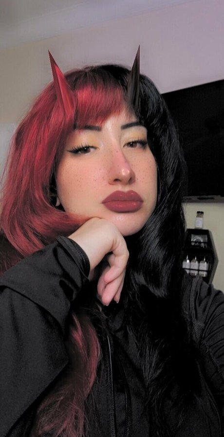 poppycarmine onlyfans leakd