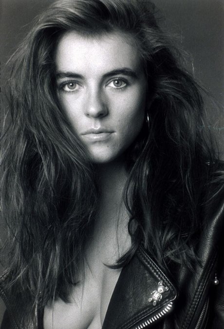 Elizabeth Hurley only fans photos