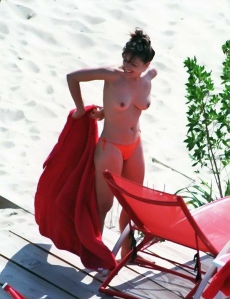 Elizabeth Hurley only fans.