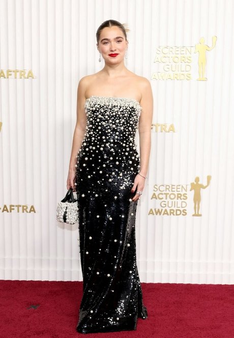 Haley Lu Richardson Profile pic