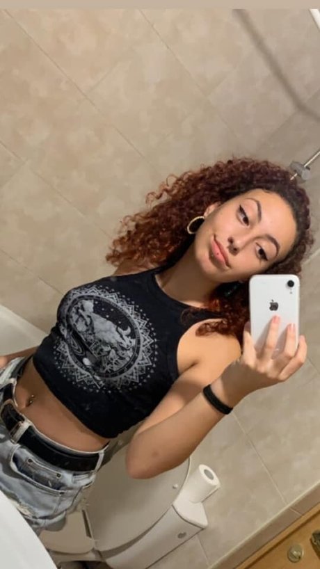 Edin Kary onlyfans leaked