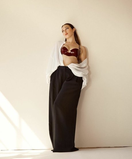 Alycia Debnam Carey naked on onlyfans