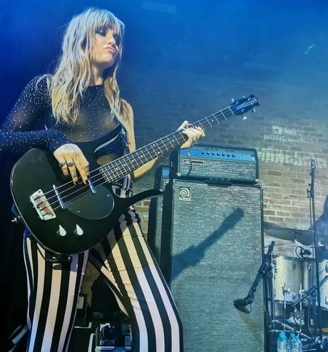 Victoria De Angelis nsfw onlyfans