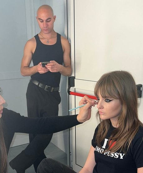 Victoria De Angelis onlyfans sex