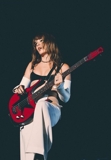 Victoria De Angelis onlyfans de