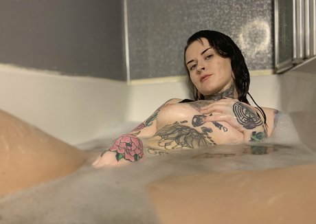 em0ti0naljpg onlyfans lesk