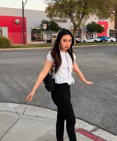 Olivia Sui onlyfans leak ass