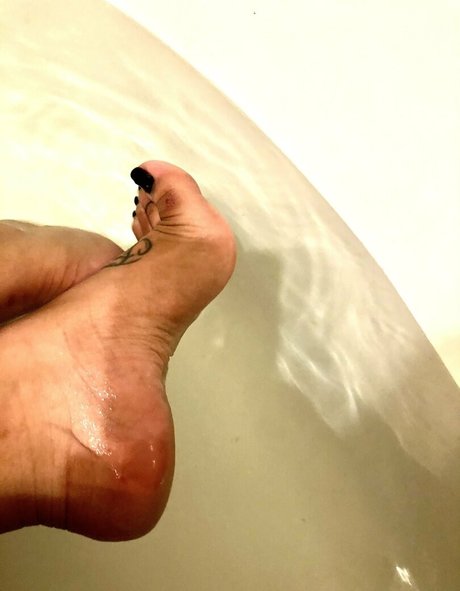 tsunamimami onlyfans model photo