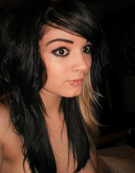 Saraya Bevis onlyfans nude pics