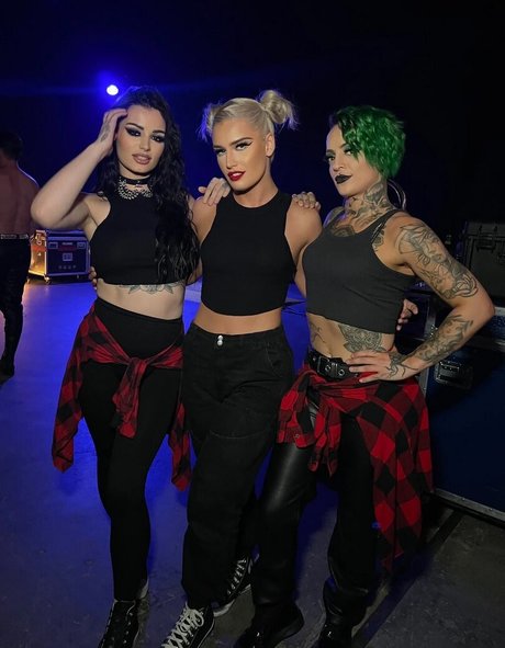 Saraya Bevis leaked onlyfans photos