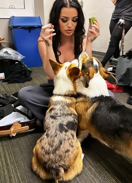 Saraya Bevis onlyfans leak ass