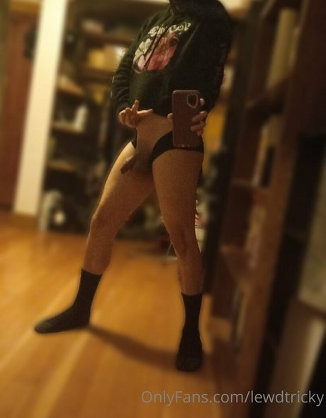 lewdtricky only fans pic