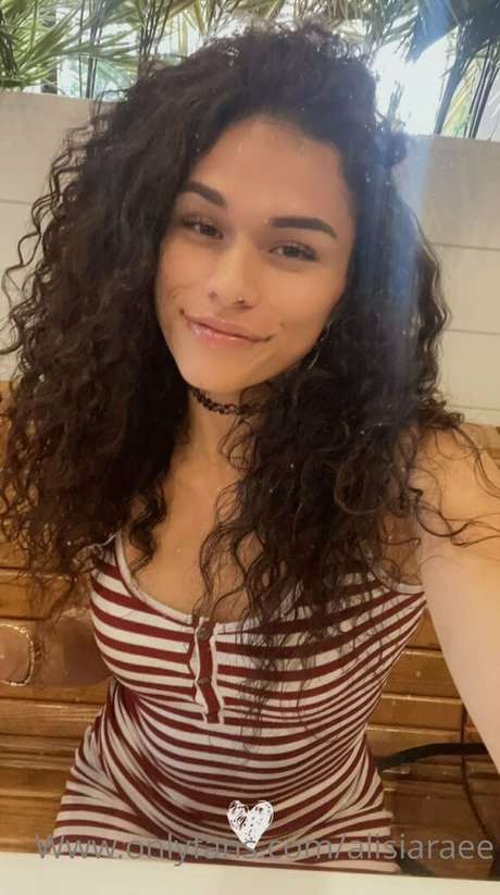 alisiaraee tits onlyfans